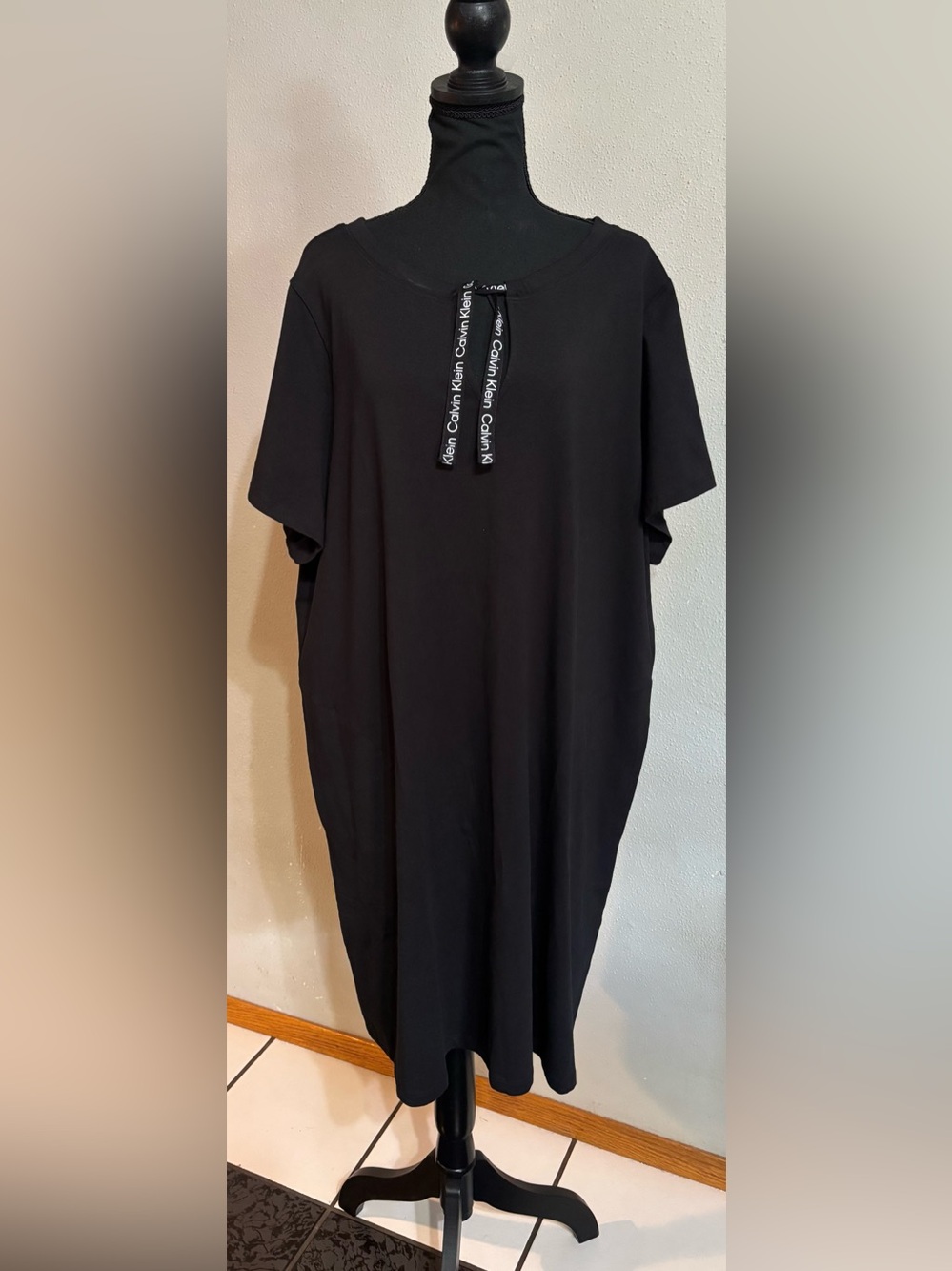 Calvin Klein black tee shirt midi dress with pockets NWT Size 2X